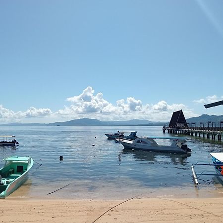 Mamalis Homestay มานาโด ภายนอก รูปภาพ