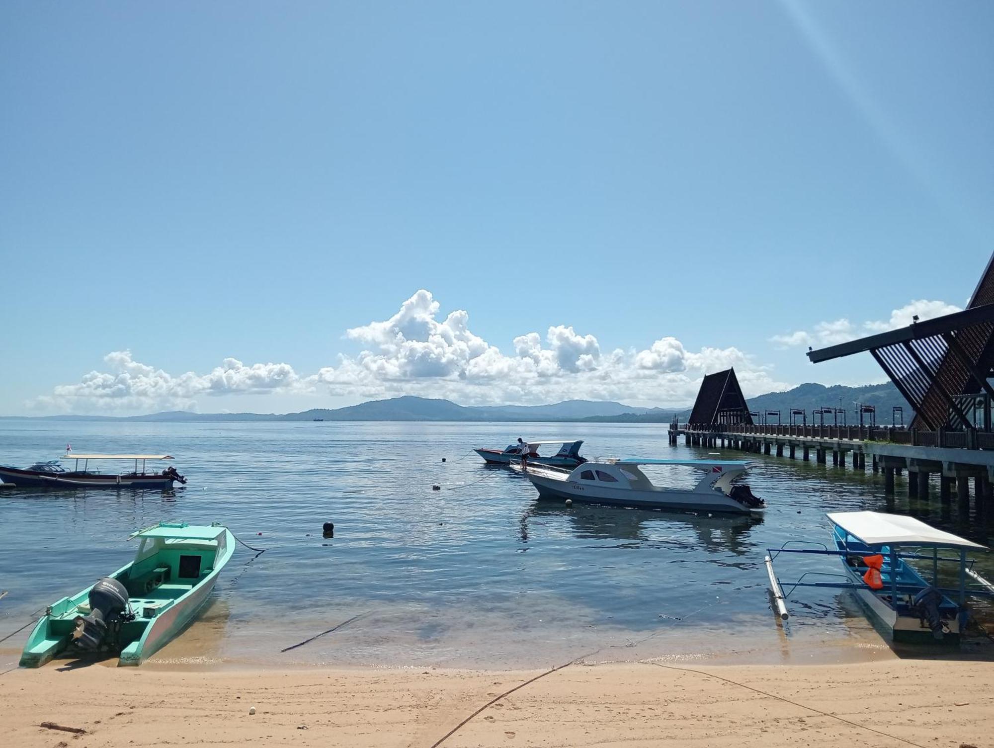 Mamalis Homestay มานาโด ภายนอก รูปภาพ