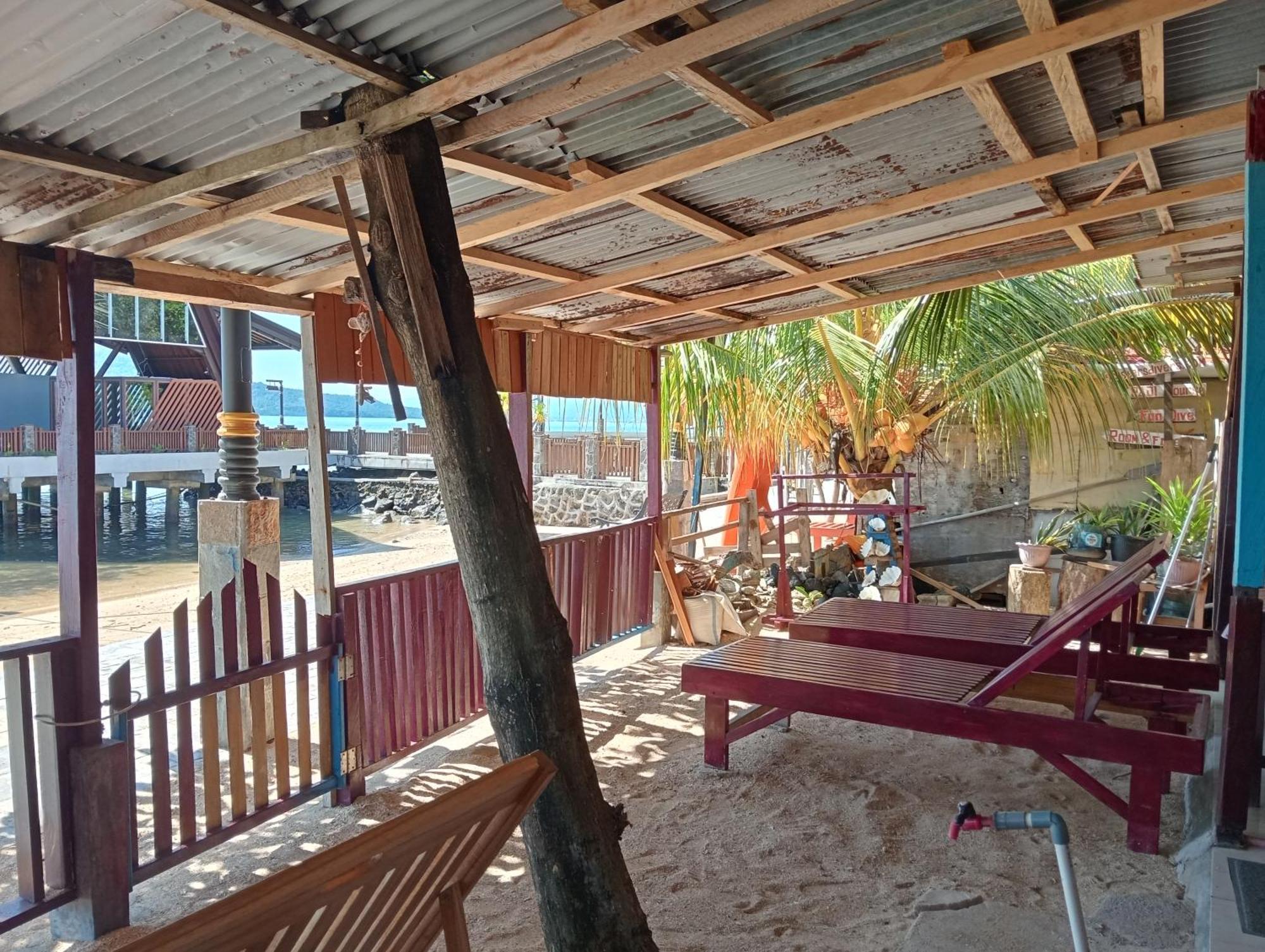Mamalis Homestay มานาโด ภายนอก รูปภาพ