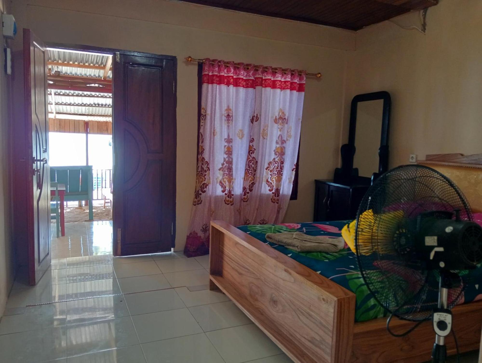 Mamalis Homestay มานาโด ภายนอก รูปภาพ